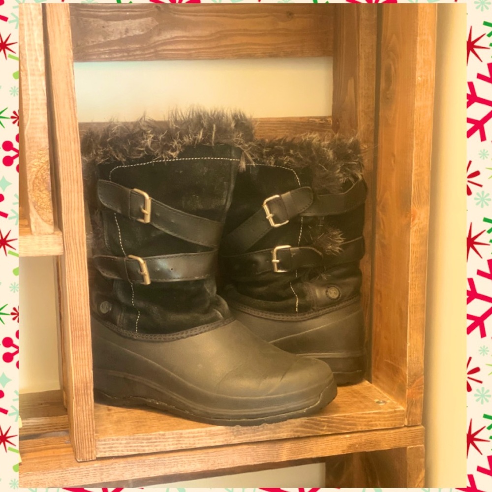 Women’s winter boots. Size 8